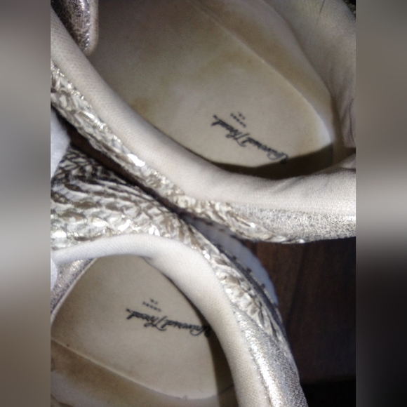 Universal Thread Gold Platform Sneakers Size 9 - Picture 10 of 10